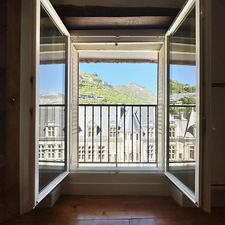 Historic Centre Studio, St-andre & Bastille View! *